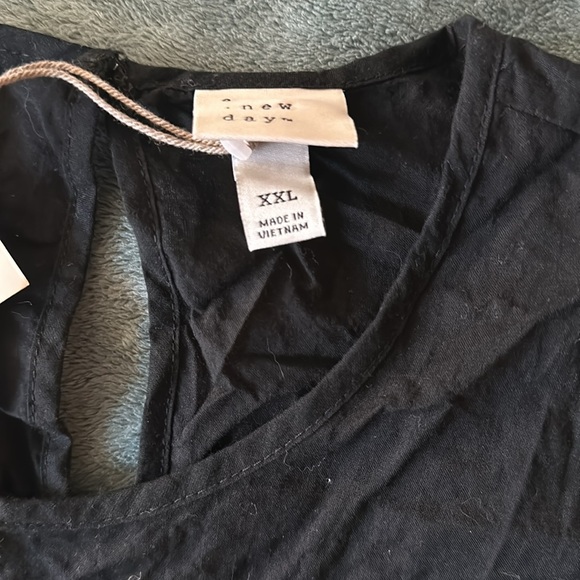 A New Day XXL black top tank style with ruffled sleeves New - Picture 3 of 6